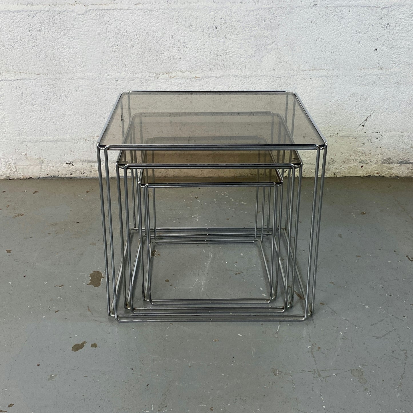 Tables Gigognes Isocèle Max Sauze pour Groupe SA