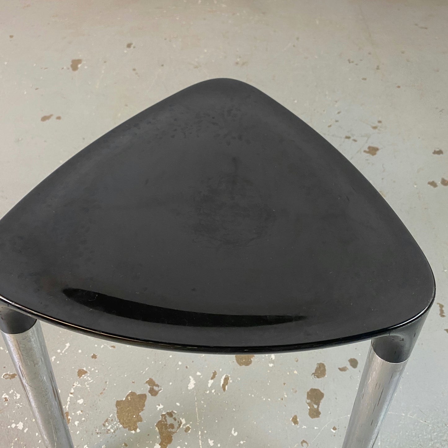 Tabouret tripode en métal YANNIS
