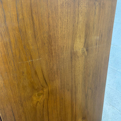 Chiffonnier en bois avec panier