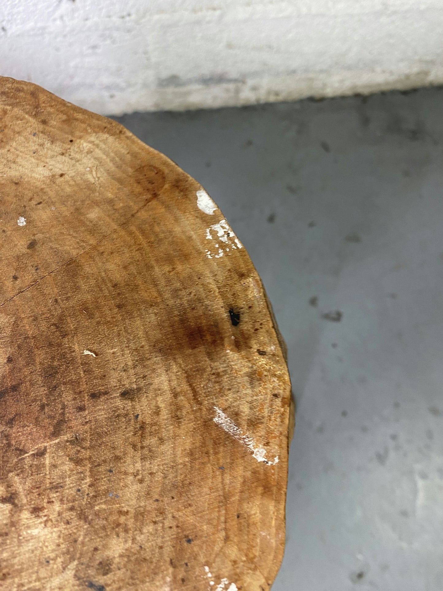 Paire de tabouret tripode  en bois brut