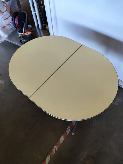 Table ovale formica jaune esprit 70