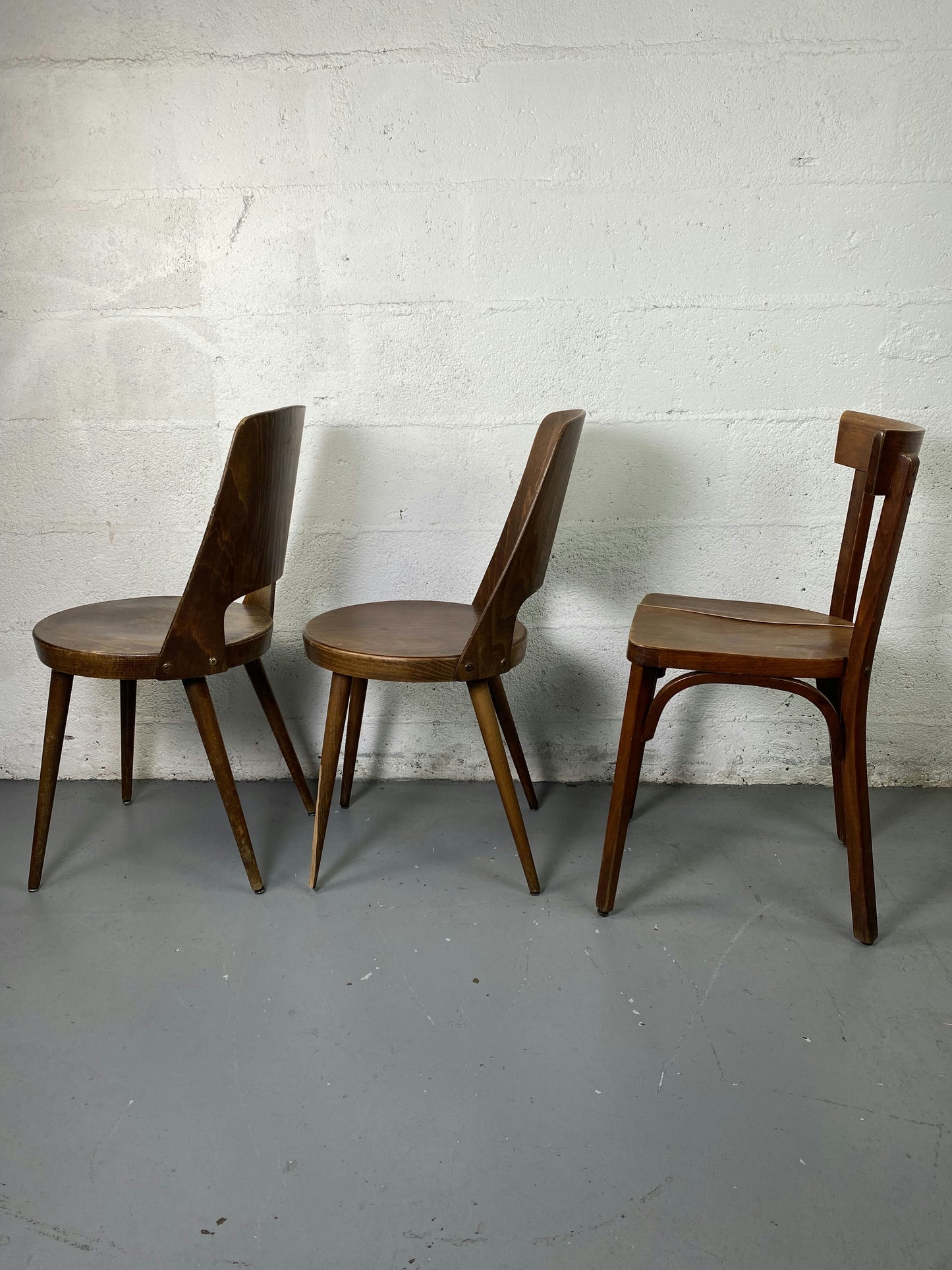 Lot de 3 chaises bistrot dépareillés et abîmés