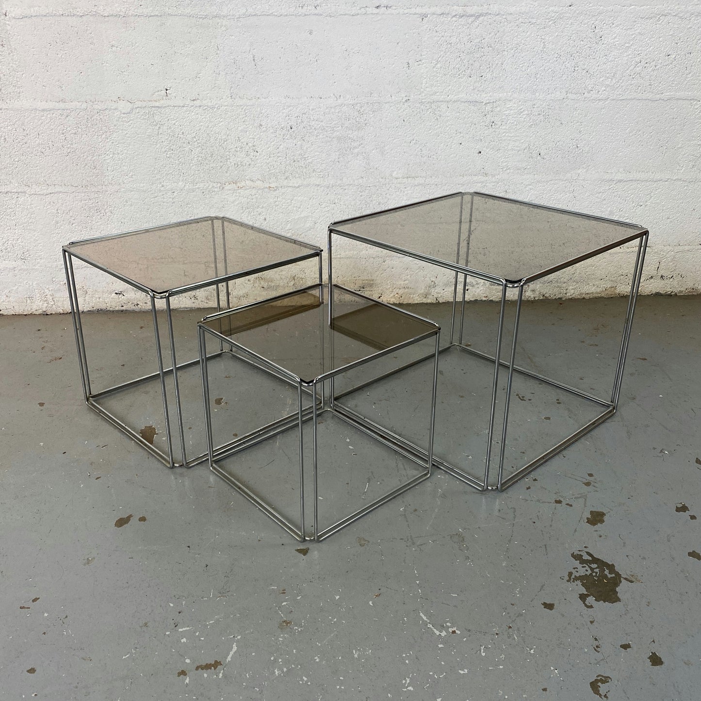 Tables Gigognes Isocèle Max Sauze pour Groupe SA