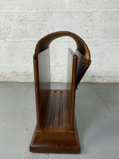 Porte revue en bois et cuir