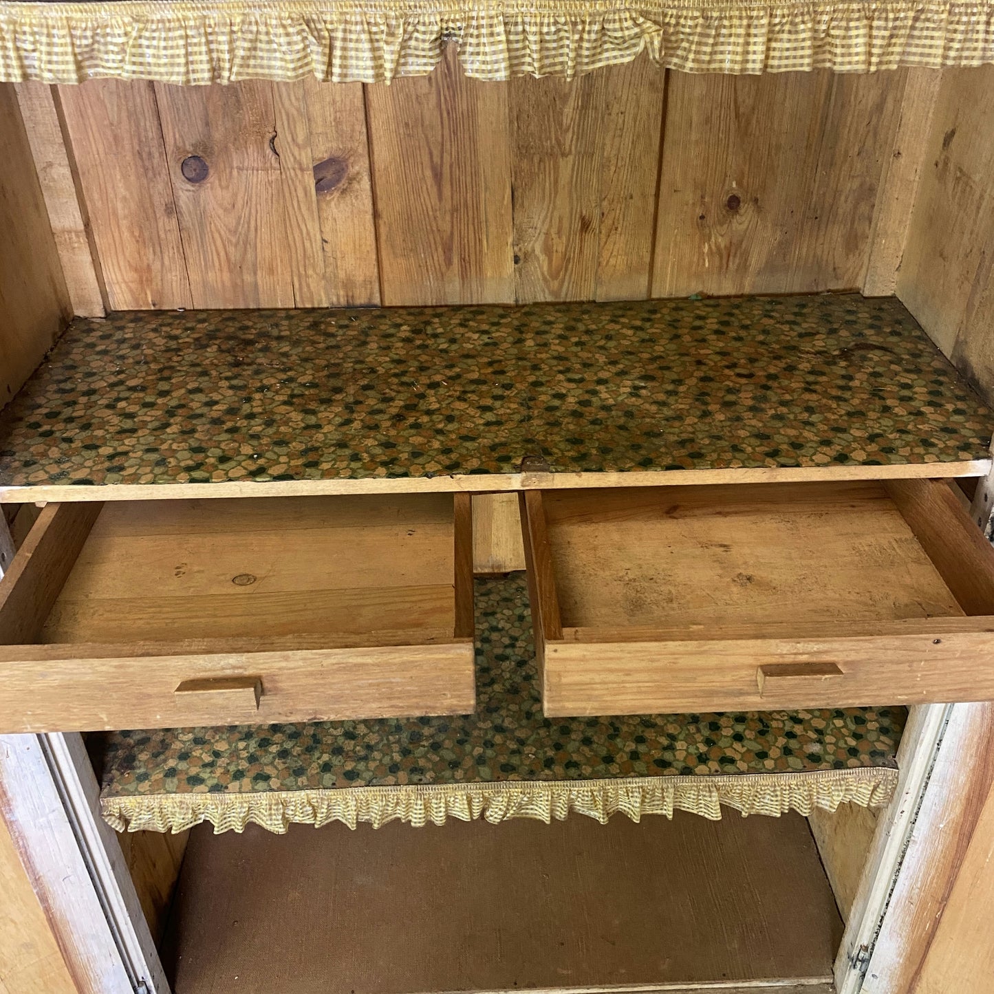 Armoire parisienne patinée