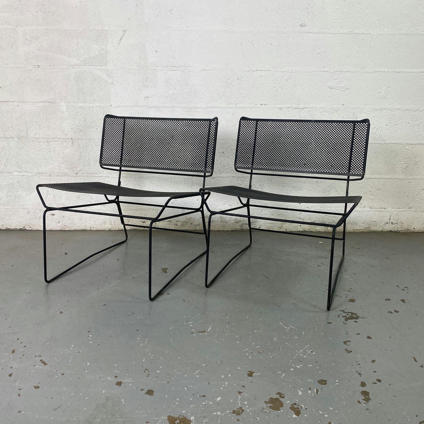 Paire de fauteuils en métal perforé collection fil par François Azambourg