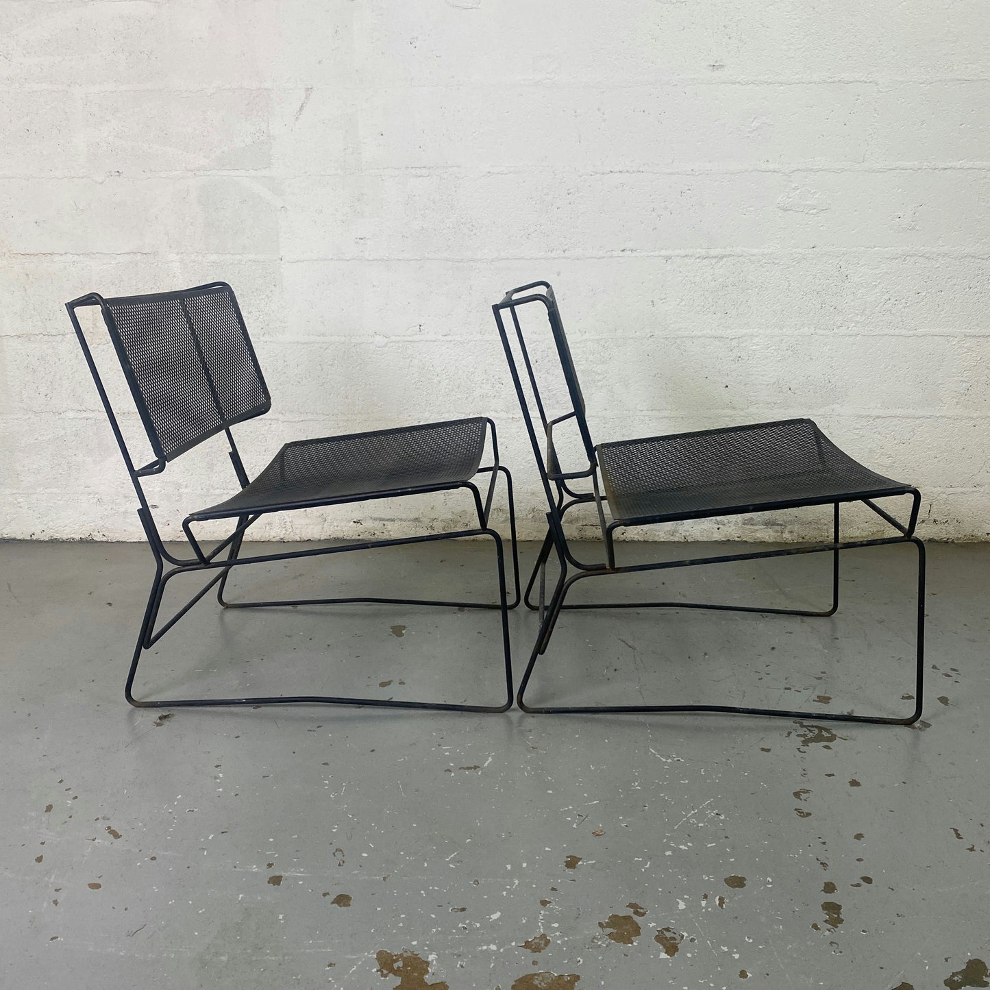 Paire de fauteuils en métal perforé collection fil par François Azambourg