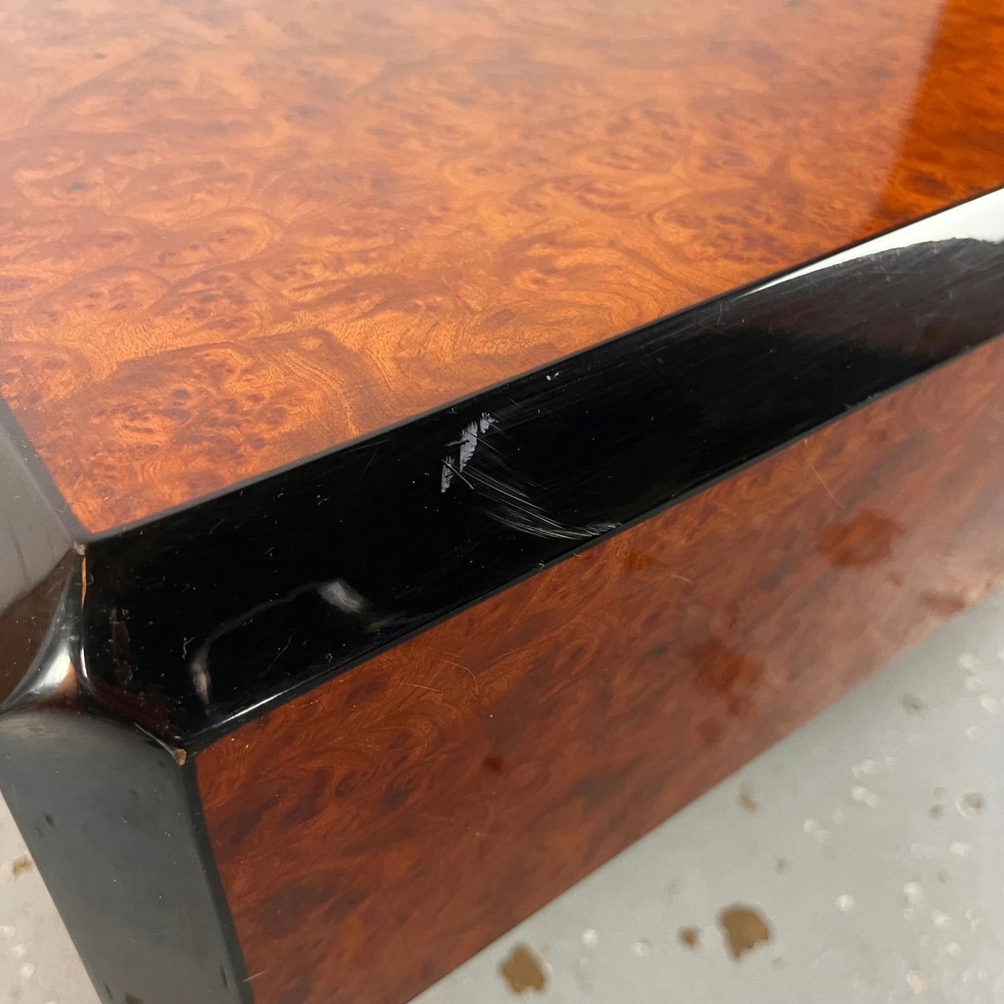 Table basse effet loupe d'orme